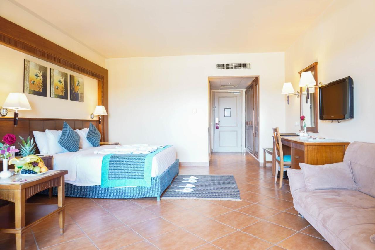 Hotel Charmillion Club Aquapark Sharm El-Sheikh Exterior foto A room at the Hilton Sharm El Sheikh