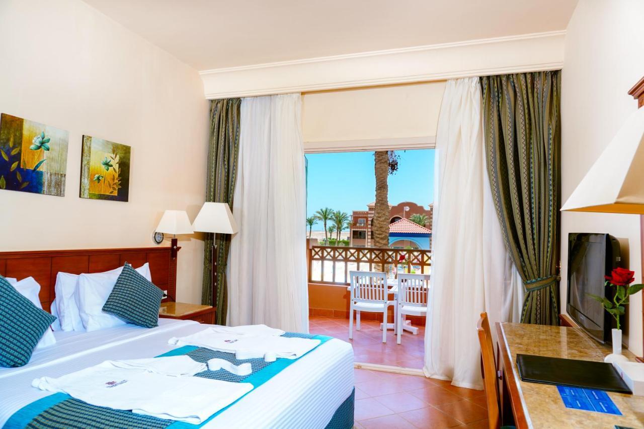 Hotel Charmillion Club Aquapark Sharm El-Sheikh Zimmer foto A room at the hotel
