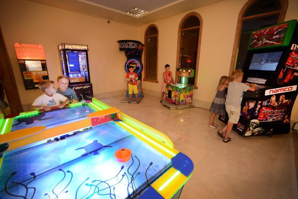 Hotel Charmillion Club Aquapark Sharm El-Sheikh Exterior foto Air hockey table