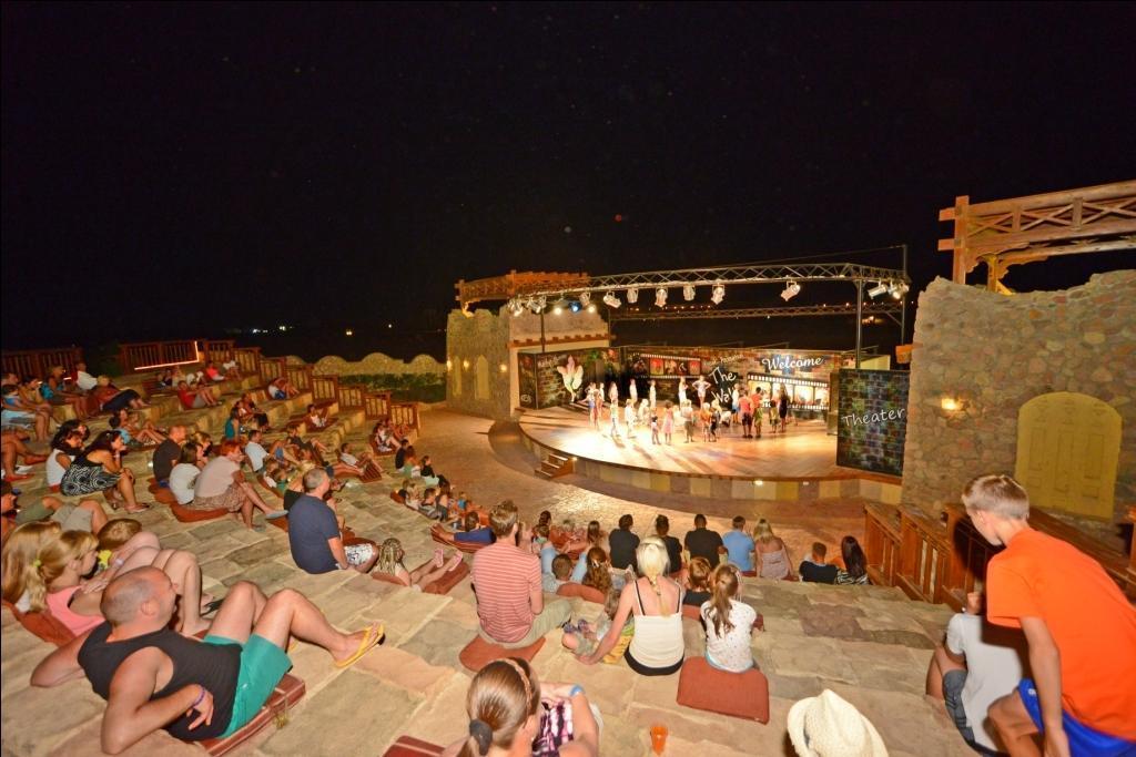 Hotel Charmillion Club Aquapark Sharm El-Sheikh Exterior foto The amphitheater at the resort