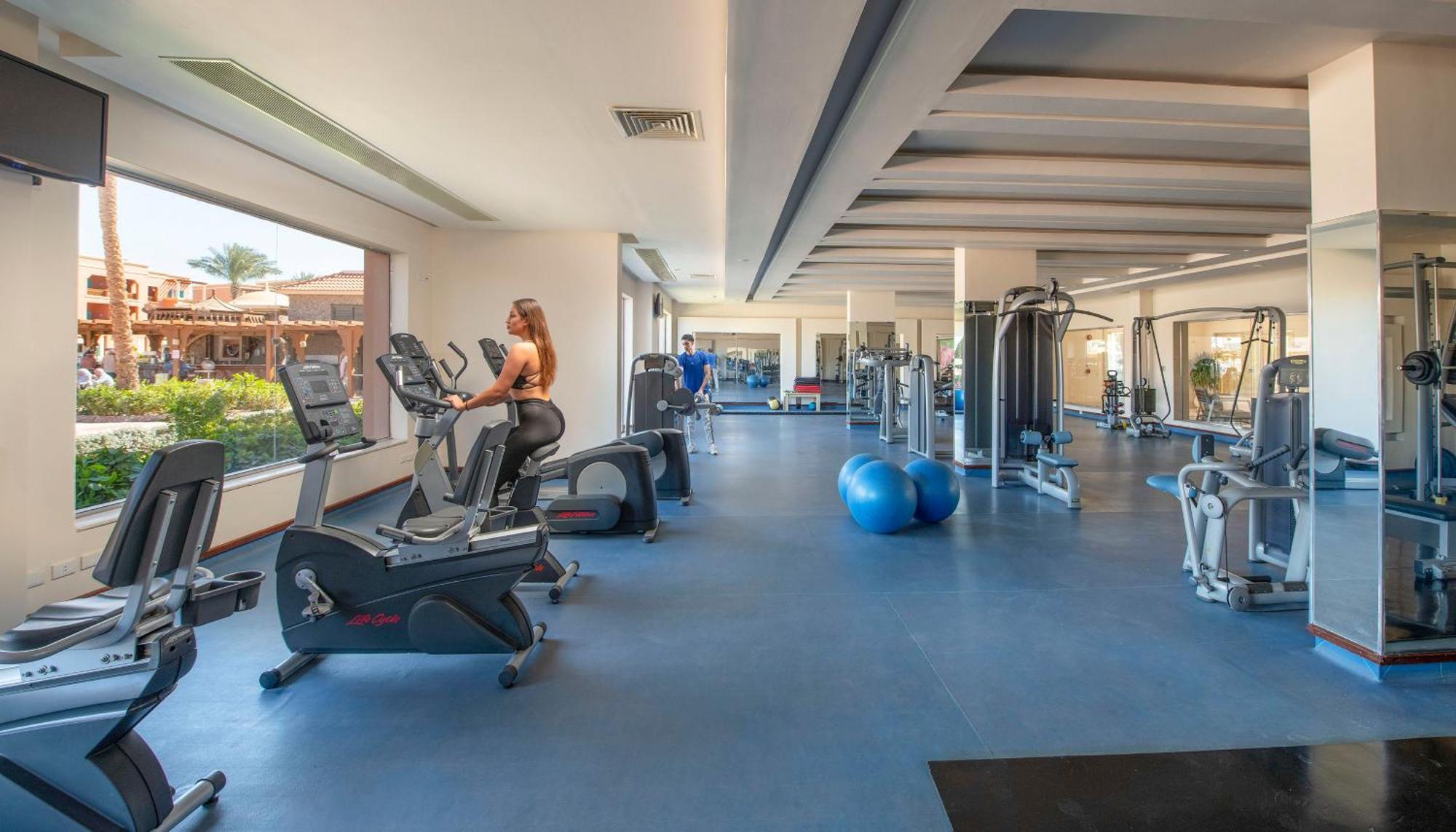 Hotel Charmillion Club Aquapark Sharm El-Sheikh Exterior foto The gym at the hotel